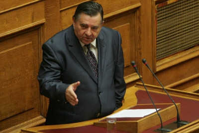 Καρατζαφέρης: «Ας μην ανακατεύουμε το ποδόσφαιρο με την πολιτική»