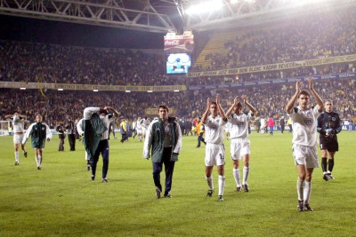 Σαν Σήμερα: Η «οβίδα» του Μπασινά στην Πόλη (photos+videos)