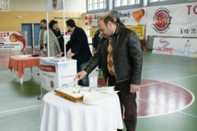 Πρόεδρος του Ικάρου ο Παπαδόπουλος!