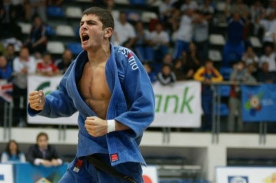 Μπαίνει στη «μάχη» ο Αζωίδης