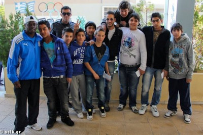 Μοίρασαν αυτόγραφα και εισιτήρια στην Καλλονή (photos)