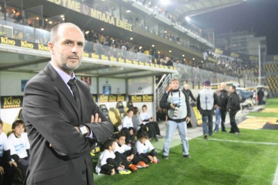 Η ώρα της ανασύνταξης και της αντεπίθεσης