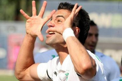 «Σκοράρω και έλα να με... παντρευτείς»