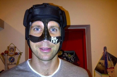 Τώρα και… μασκοφόρος ο Τσεχ!