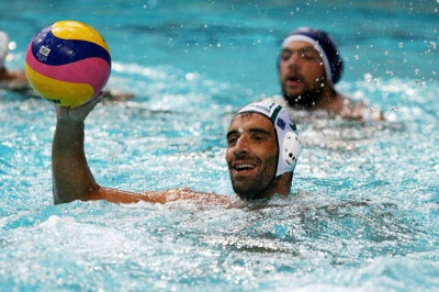 «Άφρου», Γούνας στην κορυφή