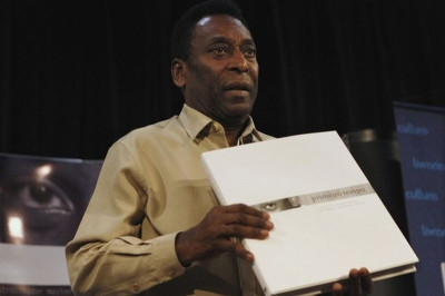 Τώρα τα έβαλε και με τον Ρούνεϊ ο Πελέ!