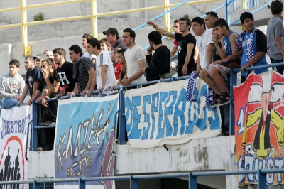 Μοίρασαν εισιτήρια σε μαθητές στην Καλλιθέα