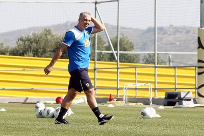 Προπόνησε τα… φυντάνια της ΑΕΚ ο Κωστένογλου!