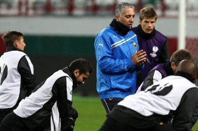 «Πειραματίζεται» στα χαφ ο Κωστένογλου