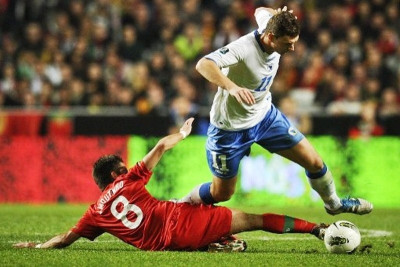 Βγήκαν τα… μαχαίρια στην Βοσνία