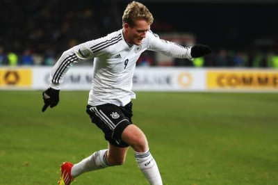 Διαψεύδει ο Σίρλε