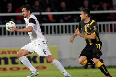 Σκέφτεται Μπουλούτ για το κέντρο άμυνας ο «Αναστό»