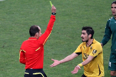 Γκρίνια και από την ΑΕΚ για Δελφάκη