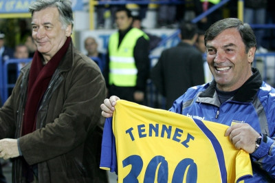 Ο Τεννές τα έχει… 300!