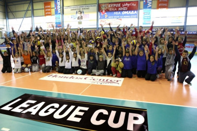 Παιδικά χαμόγελα και αυτόγραφα πριν το F4