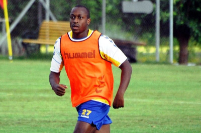 «Σύννεφα» για Μπαμόγκο, Μεζάκ στον Παναιτωλικό