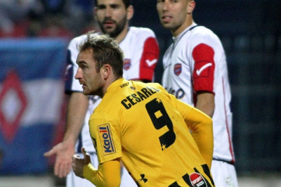 Ποντάρει στον Τσέζαρεκ για το γκολ ο Πρόμπιερζ