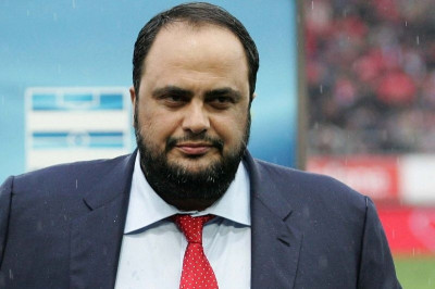 Ο Μαρινάκης βράβευσε τον Βενγκέρ (video)