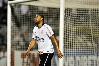 Ανανέωσε ο Αντριάνο