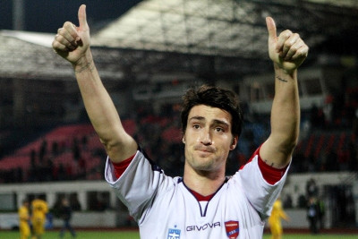 Εκτός με Παναθηναϊκό Ριέρα, Όμο