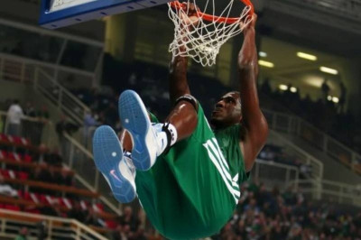 «Λαβράκια» βγήκαν στα παρκέ…