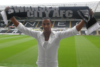 Μένει στην Σουόνσι ο Σινκλέρ