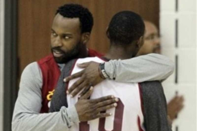 Νοκ άουτ ο Ντέιβις για τους Καβαλίερς