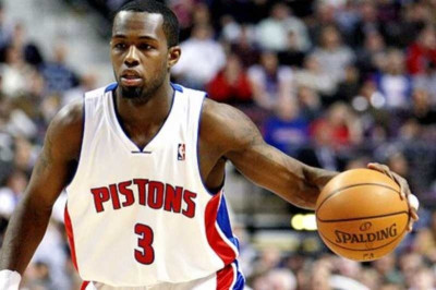 Παραμένει στους Πίστονς ο Στάκι