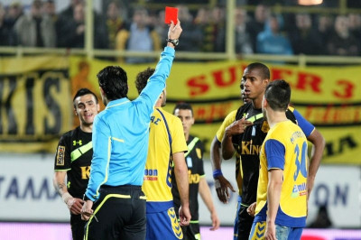 Κίνδυνος 5 αγωνιστικών για Φατί