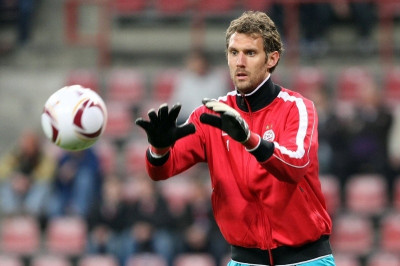 Προβάρει τα ερυθρόλευκα ο Ίζακσον (video)