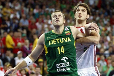 Στην Αζόμβας ο Πετραβίτσιους