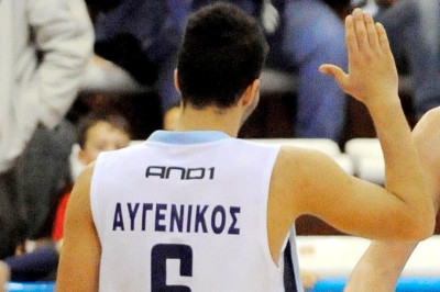 Αυγενικός: «Η άμυνα μας έδωσε τη νίκη»