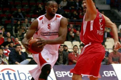 Δυσκολεύει του Ακινγκμπάλα για Ολυμπιακό