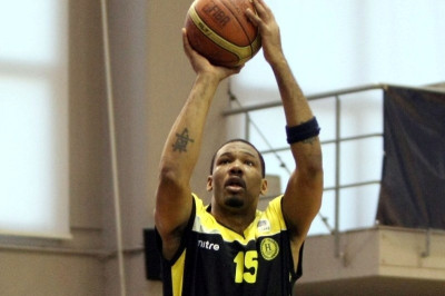 «Προσγειώνεται» ο Μπάξτερ