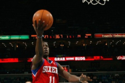 Ανατροπή για 76ερς με «εξωγήινο» Χολιντέι