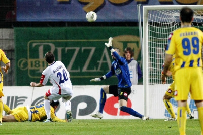 Ο Γουνδουλάκης τα έχει... 300