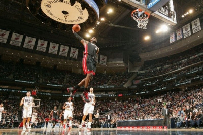 Μία νίκη μπροστά οι Χιτ