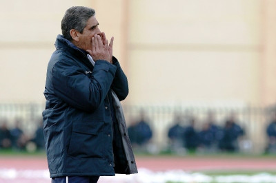 Τσεκάρει τρεις ο Μάνα