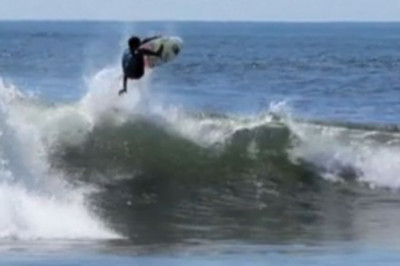 Ένα εκπληκτικό βίντεο για… σέρφινγκ