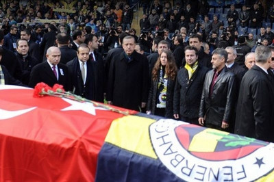 Λαοθάλασσα στο «αντίο» του «Λεφτέρ» (photos+video)