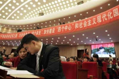 Και... πολιτικός ο Μινγκ