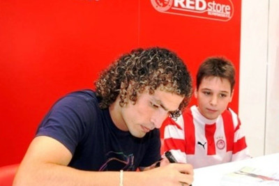 Ο Μόνχε στο Red Store