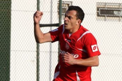 Υπέγραψε ο Καφές