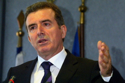 Ο ανεύθυνος Χρυσοχοϊδης και ο υπεύθυνος Νικ Καλάθης