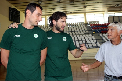 Στην πόρτα της εξόδου –και- ο απογοητευμένος Ντονάς