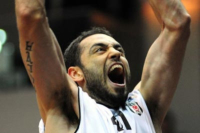 Οζέρ: «Ήταν τυχερός ο Ολυμπιακός»