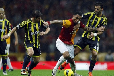 Στην Αθήνα ο Καζίμ - «Μάχη» και για Χλεμπ