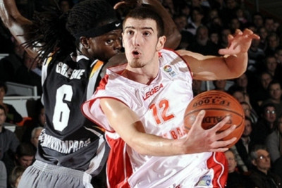 O Ντε Κολό ξεπέρασε το Μαυροκεφαλίδη