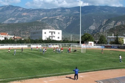 Παίζουν Φωκικός – Παναχαϊκή