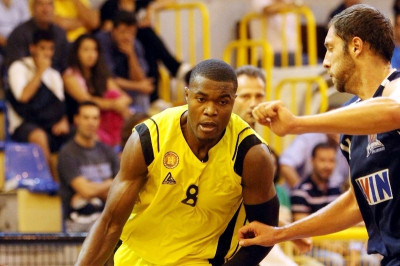 Παραμένει ο Νάνα